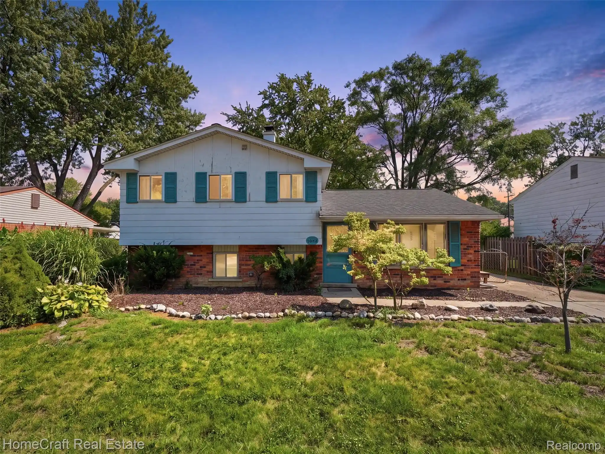Photo 1 of Sale Pending at 14156 Sunbury St, Livonia, MI 48154 | MLS# 20261063088 | Listing updated on 2026-10-12