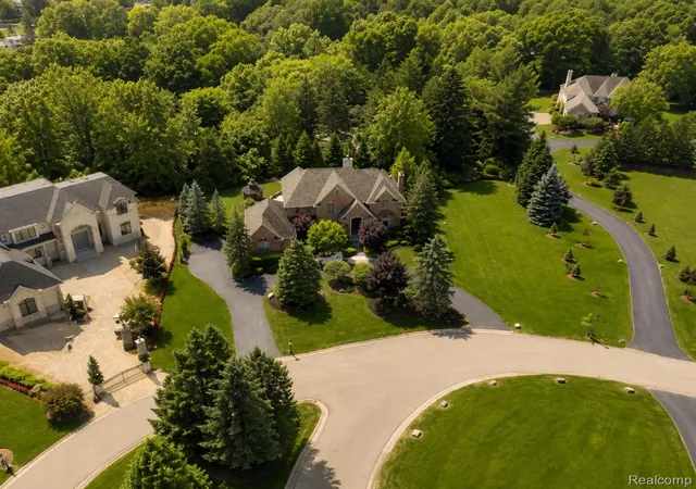 Photo 1 of Single family home for sale at 24750 Franklin Farms Dr, Franklin, MI 48025 | MLS# 20261063096 | Listing updated on 2026-09-04