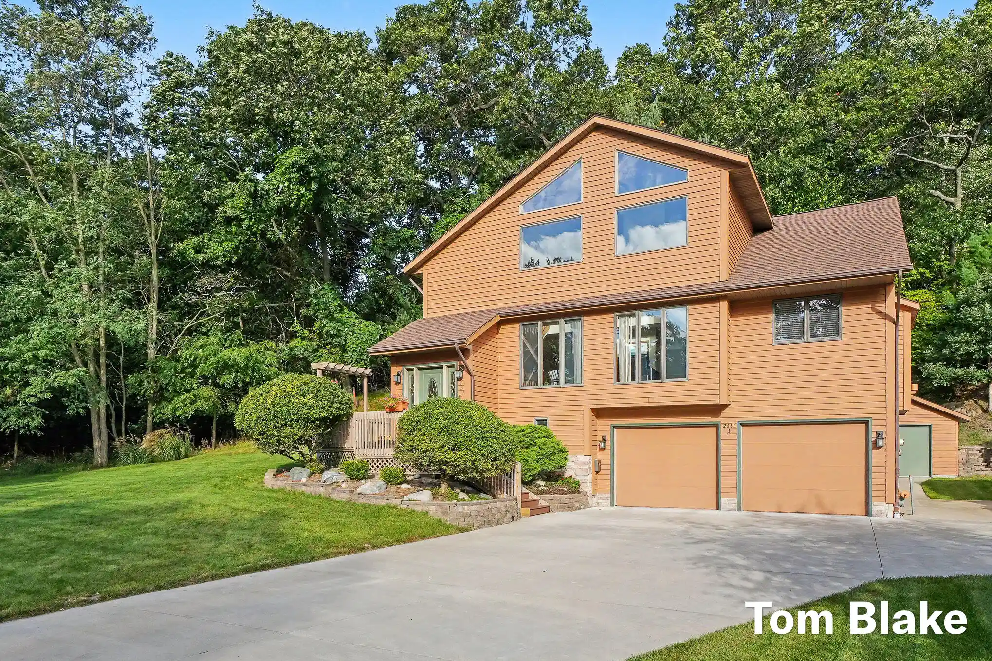 Photo 1 of Single family home for sale at 2335 Bluffton Ave, Muskegon, MI 49441 | MLS# 71026041727 | Listing updated on 2026-10-23