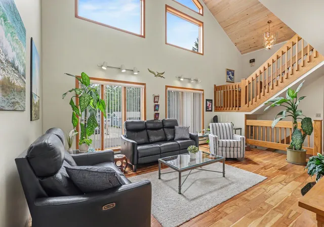 Photo 2 of Single family home for sale at 2335 Bluffton Ave, Muskegon, MI 49441 | MLS# 71026041727 | Listing updated on 2026-09-14