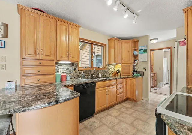 Photo 4 of Single family home for sale at 2335 Bluffton Ave, Muskegon, MI 49441 | MLS# 71026041727 | Listing updated on 2026-09-14