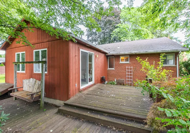 Photo 2 of Single family home for sale at 5511 Wright Dr, Troy, MI 48098 | MLS# 20261063109 | Listing updated on 2026-09-01