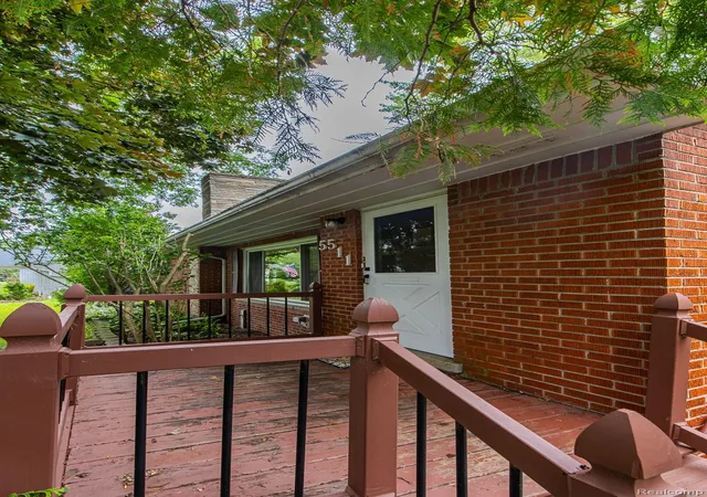 Photo 4 of Single family home for sale at 5511 Wright Dr, Troy, MI 48098 | MLS# 20261063109 | Listing updated on 2026-09-01