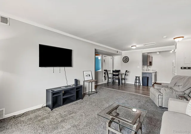 Listing Photo 5 - Condo for sale in building located at 1762 Fort St, Trenton, MI 48183 - Unit #27