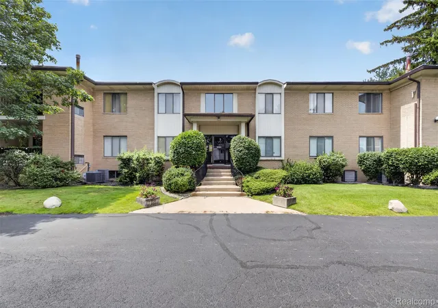 Photo 2 of Condo for sale at 31915 W 14 Mile Rd, Farmington Hills, MI 48334 | MLS# 20261063124 | Listing updated on 2026-08-20