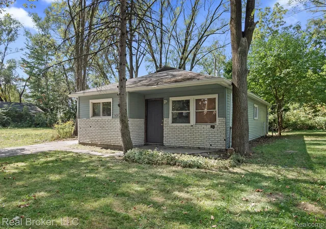 Photo 2 of Single family home for sale at 14561 Stout St, Detroit, MI 48223 | MLS# 20261063136 | Listing updated on 2026-08-10