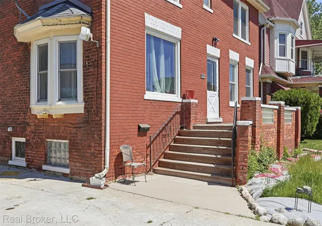 Photo 3 of Single family home for sale at 137 Trowbridge St, Detroit, MI 48202 | MLS# 20261063140 | Listing updated on 2026-08-10