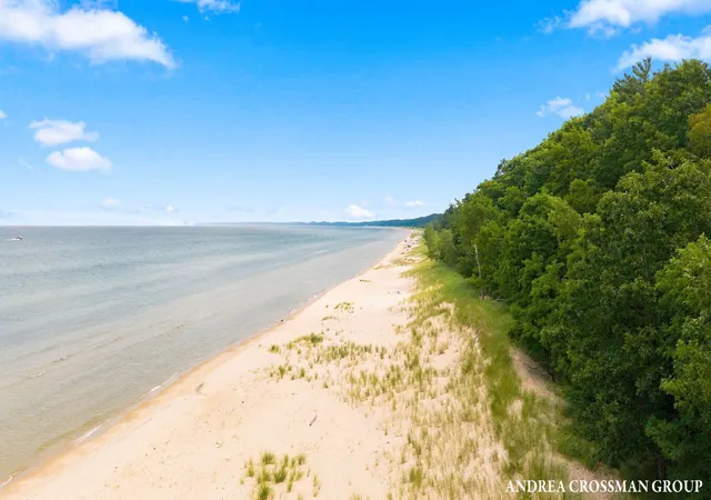 Photo 4 of Single family home for sale at 5045 N Ridge Rd, Pentwater Township Oceana, MI 49449 | MLS# 71026041755 | Listing updated on 2026-09-08