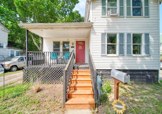 Photo 3 of Single family home for sale at 123 N Center St, Adrian, MI 49221 | MLS# 81026041749 | Listing updated on 2026-09-15