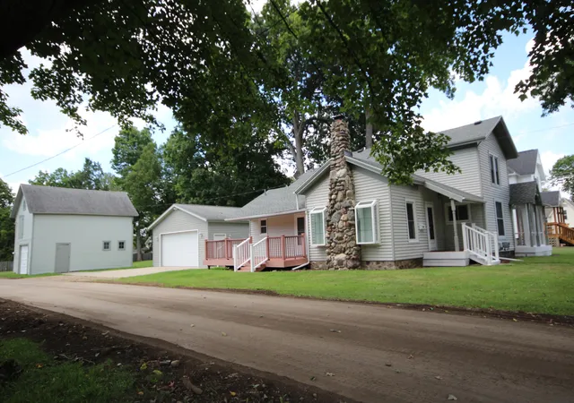 1st image of 208 S Michigan Ave, Vicksburg, MI 49097 | MLS# 66026041754