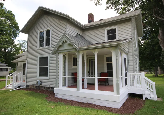 2nd image of 208 S Michigan Ave, Vicksburg, MI 49097 | MLS# 66026041754