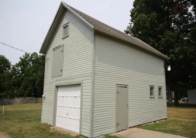 36th image of 208 S Michigan Ave, Vicksburg, MI 49097 | MLS# 66026041754