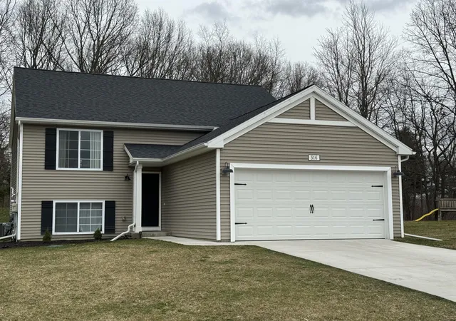 Photo 1 of Single family home for sale at 516 Macdonough St, Jackson, MI 49201 | MLS# 55026041758 | Listing updated on 2026-09-02