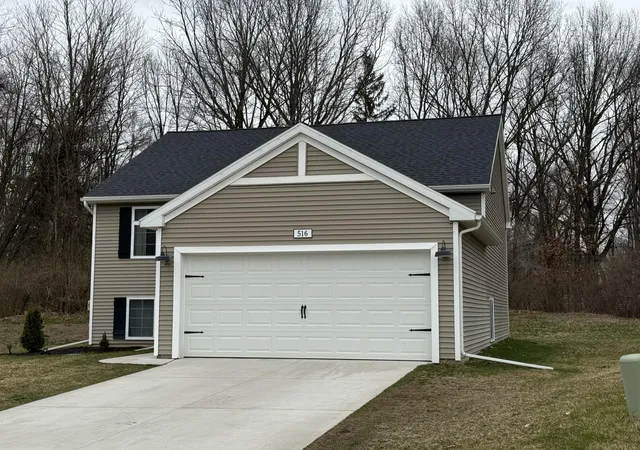 Photo 3 of Single family home for sale at 516 Macdonough St, Jackson, MI 49201 | MLS# 55026041758 | Listing updated on 2026-09-02