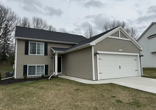 Photo 4 of Single family home for sale at 516 Macdonough St, Jackson, MI 49201 | MLS# 55026041758 | Listing updated on 2026-09-02