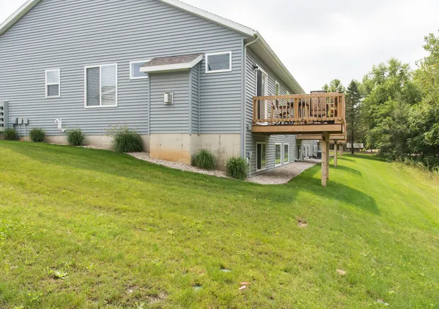 Listing Photo 3 - Condo for sale in building located at 1423 N Vlg Cir, Kalamazoo, MI 49009