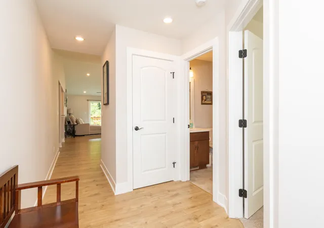 Listing Photo 5 - Condo for sale in building located at 1423 N Vlg Cir, Kalamazoo, MI 49009