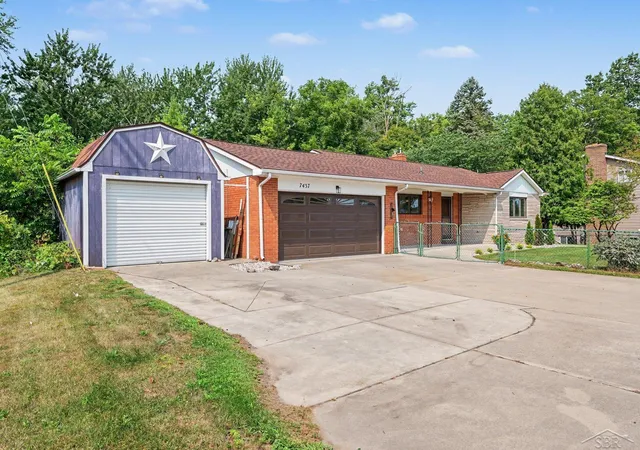 2nd image of 7437 Midland Rd, Freeland, MI 48623 | MLS# 61050218024