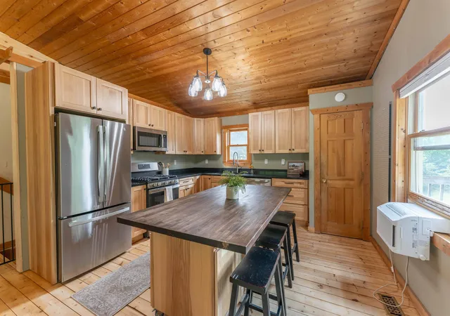 Photo 2 of Single family home for sale at 9651 N Reynolds Rd, Traverse City, MI 49684 | MLS# 78080072173 | Listing updated on 2026-08-22