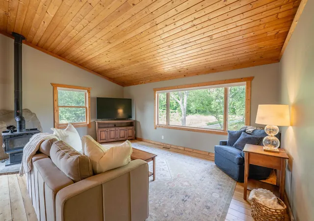 Photo 3 of Single family home for sale at 9651 N Reynolds Rd, Traverse City, MI 49684 | MLS# 78080072173 | Listing updated on 2026-08-22