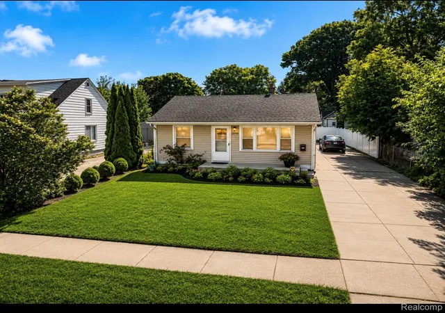 Photo 1 of Single family home for sale at 26536 Palmer Blvd, Madison Heights City Oakland, MI 48071 | MLS# 20261063164 | Listing updated on 2026-08-29