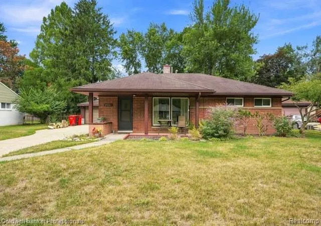 Photo 1 of Sale Pending at 25261 Kildare St, Southfield, MI 48033 | MLS# 20261063177 | Listing updated on 2026-09-11