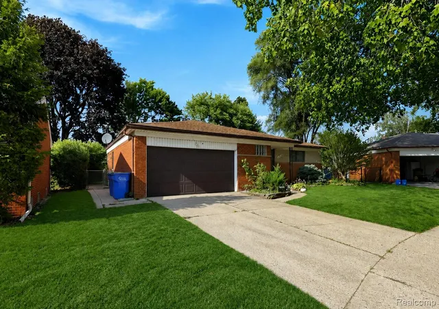 Photo 3 of Single family home for sale at 5383 Gerald St, Warren, MI 48092 | MLS# 20261063179 | Listing updated on 2026-09-06