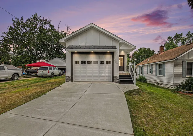 2nd image of 2048 Wyoming Ave Sw, Wyoming, MI 49519 | MLS# 65026041775