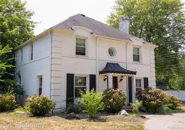Photo 2 of Single family home for sale at 657 Hawthorne Rd, Grosse Pointe Woods, MI 48236 | MLS# 20261063189 | Listing updated on 2026-09-06