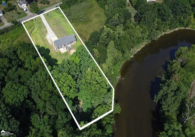 2nd image of 13504 Seymour Rd, Montrose, MI 48457 | MLS# 5050218029