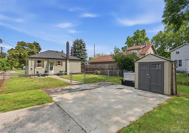 Photo 3 of Single family home for sale at 1014 Cypress St, Port Huron, MI 48060 | MLS# 20261063192 | Listing updated on 2026-08-20