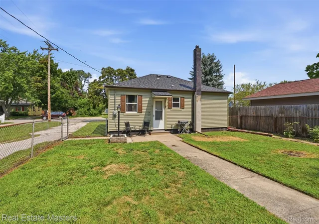 Photo 3 of Single family home for sale at 1014 Cypress St, Port Huron, MI 48060 | MLS# 20261063192 | Listing updated on 2026-08-20