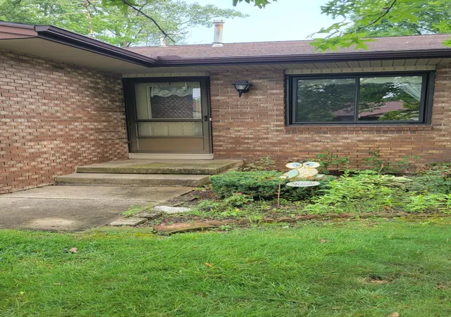 2nd image of 607 Gardenview Dr SW, Byron Center, MI 49315