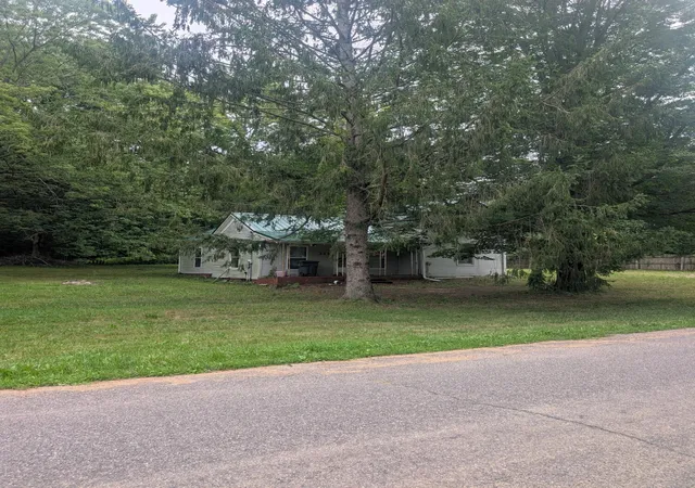 Photo 3 of Single family home for sale at 215 S Monroe St, Bloomingdale, MI 49026 | MLS# 69026041783 | Listing updated on 2026-08-21
