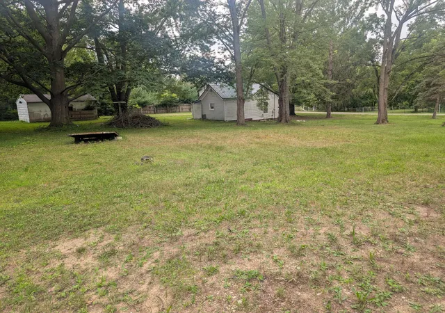 Photo 4 of Single family home for sale at 215 S Monroe St, Bloomingdale, MI 49026 | MLS# 69026041783 | Listing updated on 2026-08-21