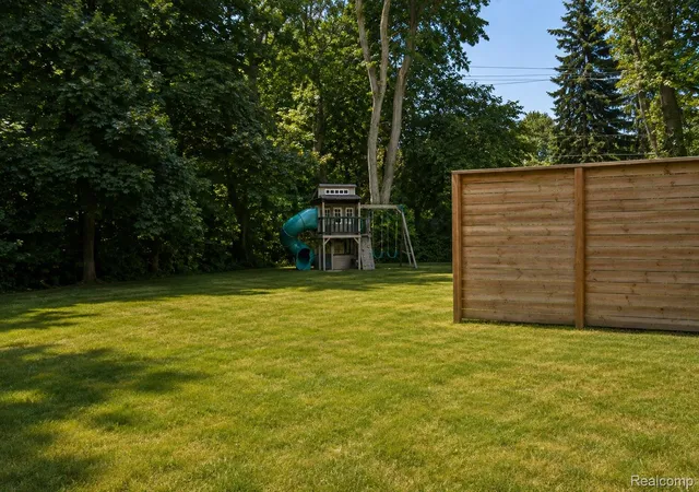 Photo 4 of Single family home for sale at 1111 Ashover Dr, Bloomfield Hills, MI 48304 | MLS# 20261063203 | Listing updated on 2026-09-13