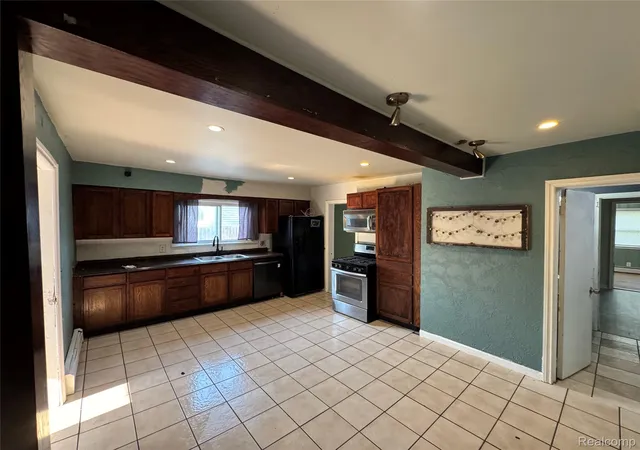 Photo 4 of Single family home for sale at 39691 Detroit St, Harrison Township, MI 48045 | MLS# 20261063204 | Listing updated on 2026-08-27