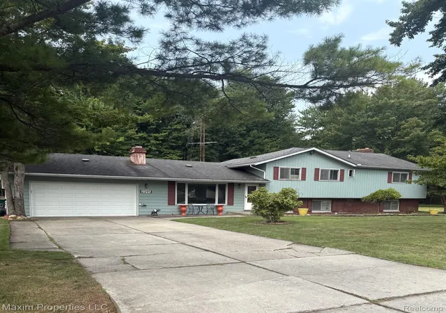 2nd image of 2595 Evergreen Ln, Port Huron, MI 48060 | MLS# 20261063218