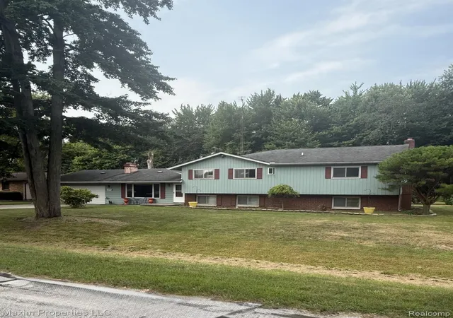 3rd image of 2595 Evergreen Ln, Port Huron, MI 48060 | MLS# 20261063218
