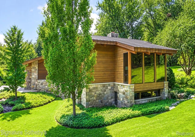 2nd image of 5051 Beach Rd, Troy, MI 48098 | MLS# 20261063222