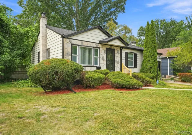 Photo 3 of Single family home for sale at 2229 E 8 Mile Rd, Grosse Pointe Woods, MI 48236 | MLS# 20261063224 | Listing updated on 2026-10-08