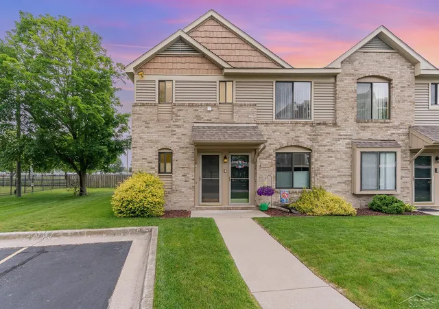 Listing Photo 1 - Condo for sale in building located at 301 S Walnut St, Bay City, MI 48706