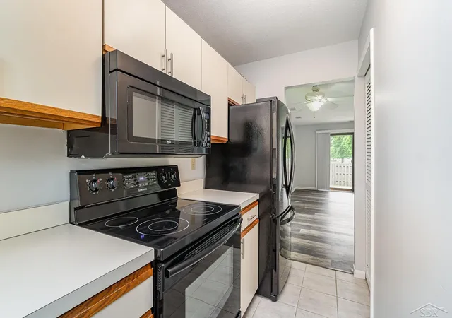 Photo 1 of Sale Pending at 301 S Walnut St, Bay City, MI 48706 | MLS# 61050218040 | Listing updated on 2026-08-23