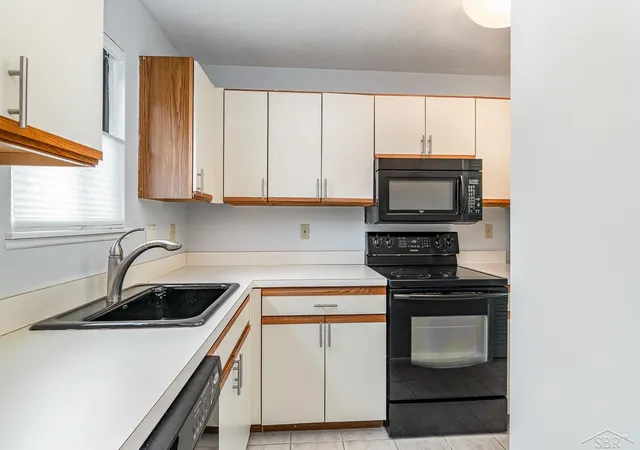 Listing Photo 3 - Condo for sale in building located at 301 S Walnut St, Bay City, MI 48706