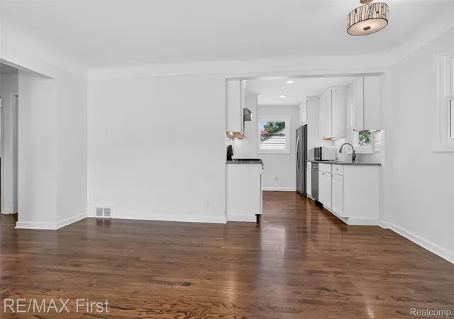 Photo 3 of Single family home for sale at 3213 Maplewood Ave, Royal Oak, MI 48073 | MLS# 20261063265 | Listing updated on 2026-09-09