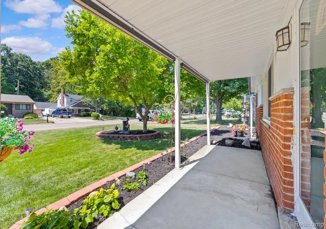 Photo 2 of Single family home for sale at 15922 Deering St, Livonia, MI 48154 | MLS# 20261063267 | Listing updated on 2026-09-06
