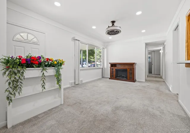 Photo 3 of Single family home for sale at 15922 Deering St, Livonia, MI 48154 | MLS# 20261063267 | Listing updated on 2026-09-06