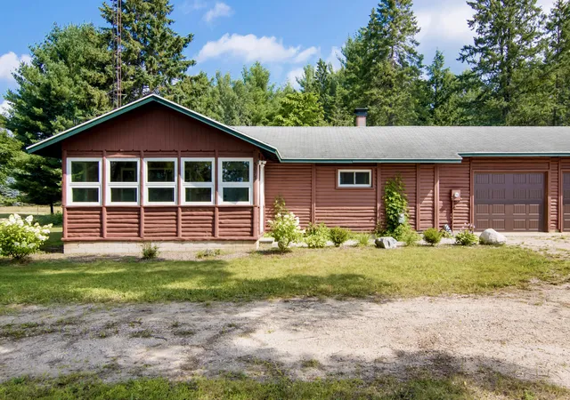 Photo 3 of Single family home for sale at 5073 Thumb Lake Rd, Boyne Falls, MI 49713 | MLS# 65026041816 | Listing updated on 2026-08-11