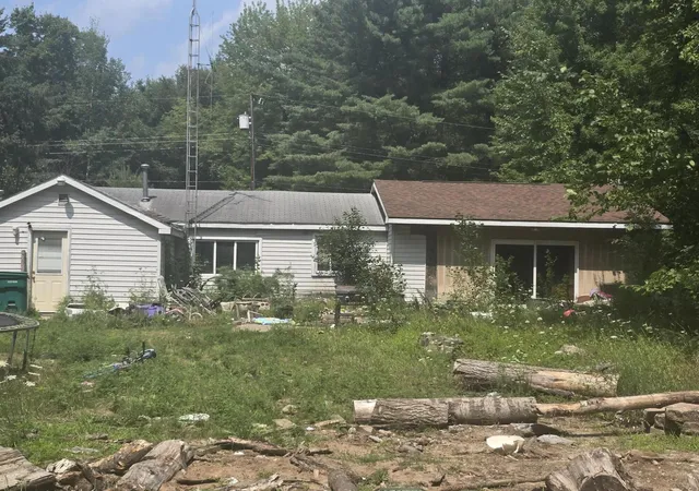 1st image of 317 Oak St, Gladwin, MI 48624 | MLS# 66026041818