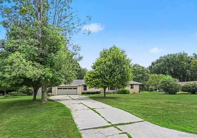 3rd image of 1157 Kra Nur Dr, Burton, MI 48509 | MLS# 20261063274